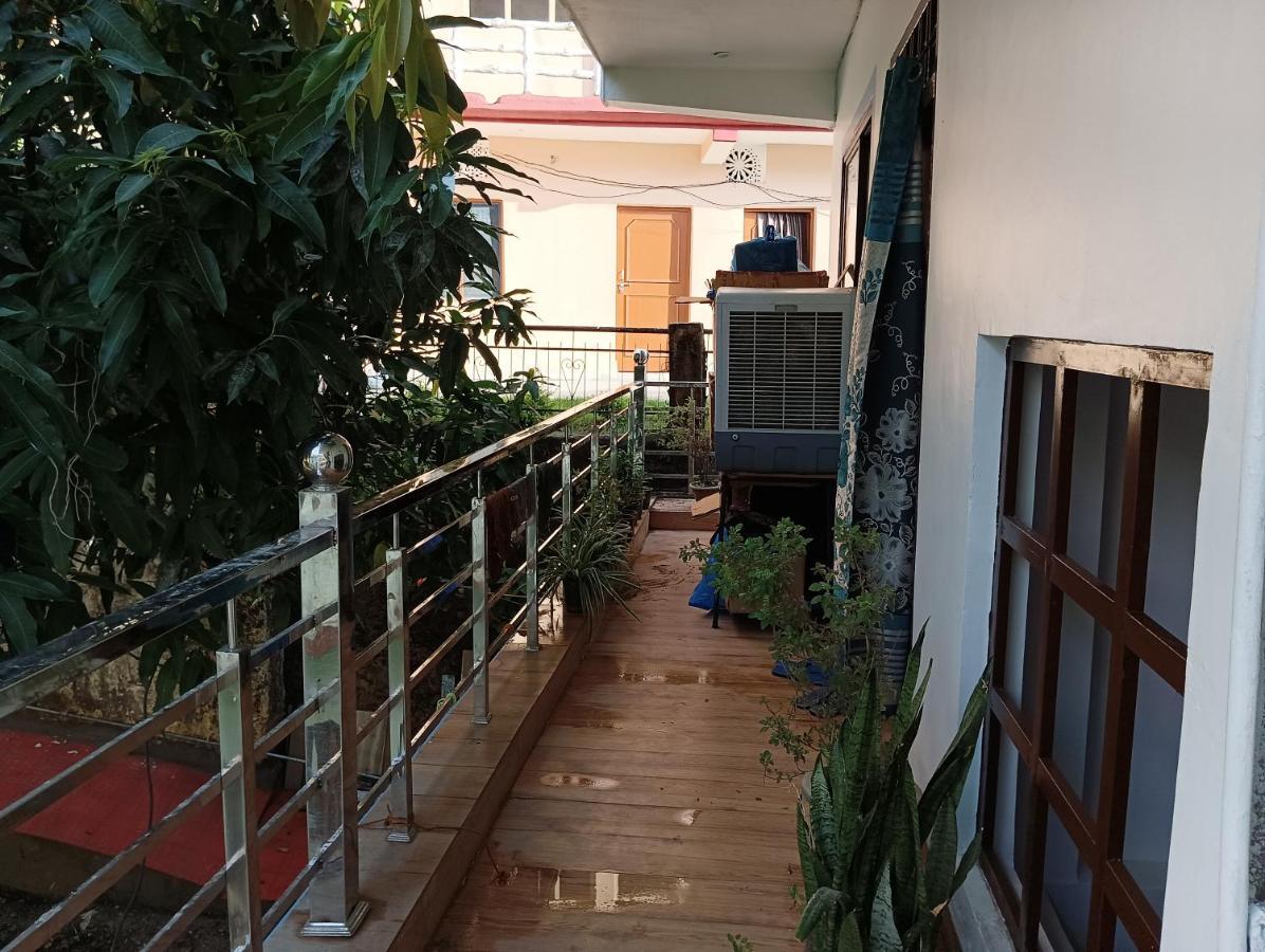 Crescent Moon Homestay Rishīkesh Εξωτερικό φωτογραφία