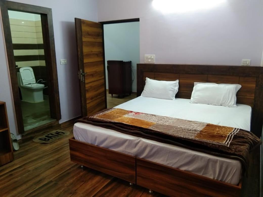Crescent Moon Homestay Rishīkesh Εξωτερικό φωτογραφία