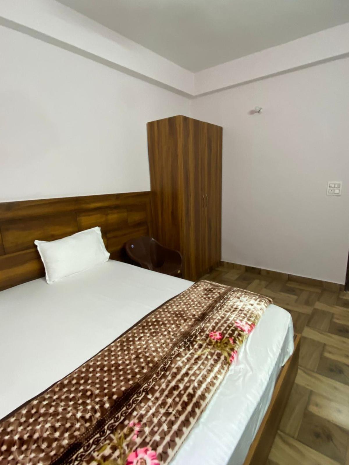 Crescent Moon Homestay Rishīkesh Εξωτερικό φωτογραφία