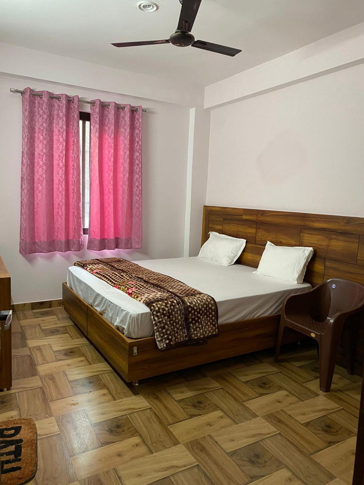 Crescent Moon Homestay Rishīkesh Εξωτερικό φωτογραφία